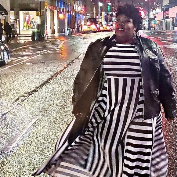 Black & White Strip Dress - Picture 1 of 3